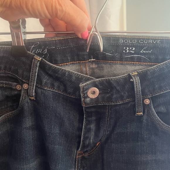 Woman’s Levi’s size 32 x 32 bold curve flare jeans $31 - Picture 2 of 4